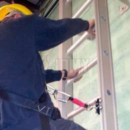 Stigar með öryggislínu | JOMY